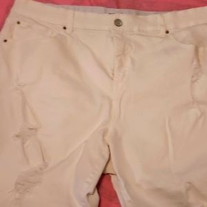 Terra & Sky 22W White Capris